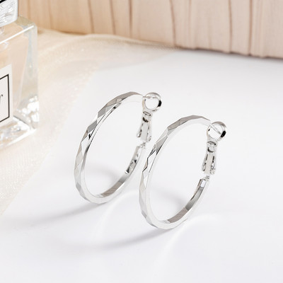 Női karika fülbevaló arany és ezüst színben