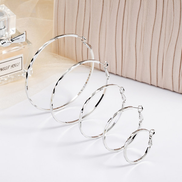 Női karika fülbevaló arany és ezüst színben