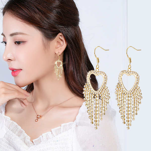 Modern női fülbevaló arany színben - többféle modell