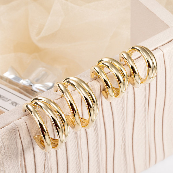 Modern női fülbevaló arany színben - többféle modell