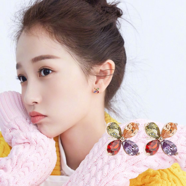 Női virágos fülbevaló különféle díszkövekkel