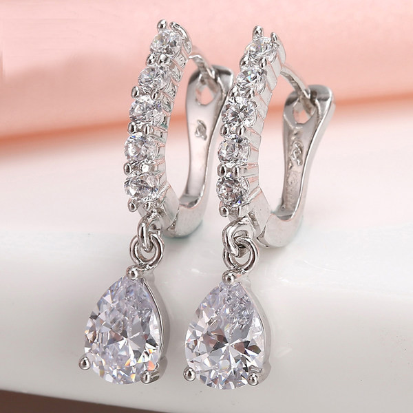 Modern női fülbevaló kövekkel