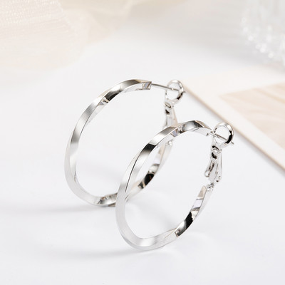 Női fülbevaló - menetes karika