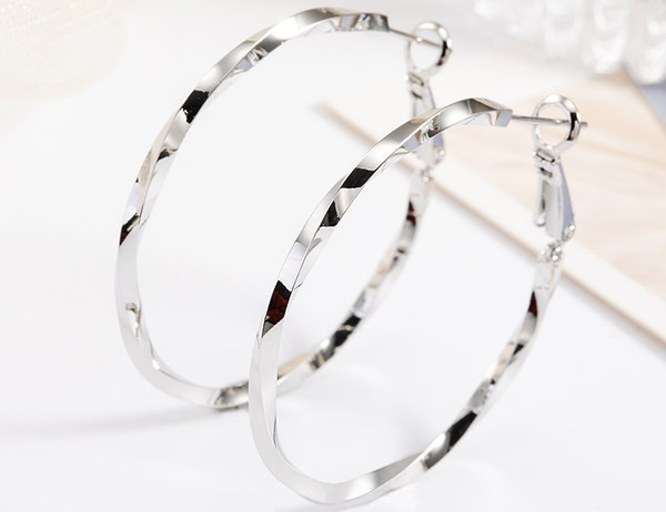 Női fülbevaló - menetes karika