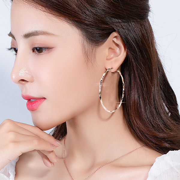 Női fülbevaló - menetes karika