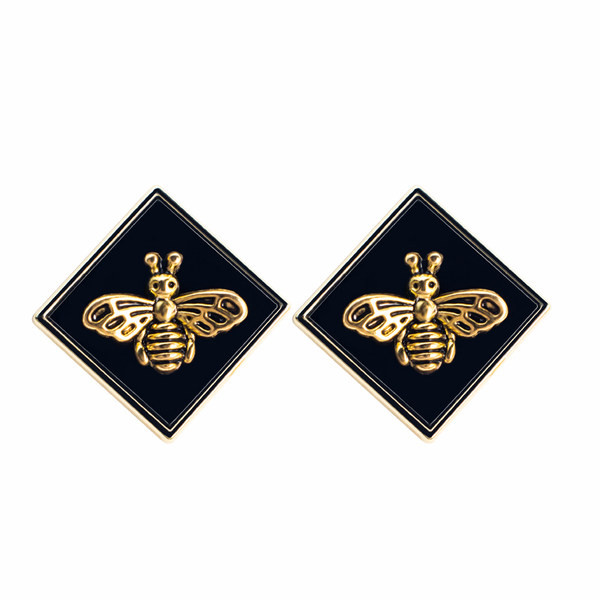 Elegáns kis fülbevaló nőknek