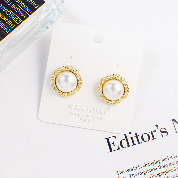 Modern gyöngy fülbevaló nőknek