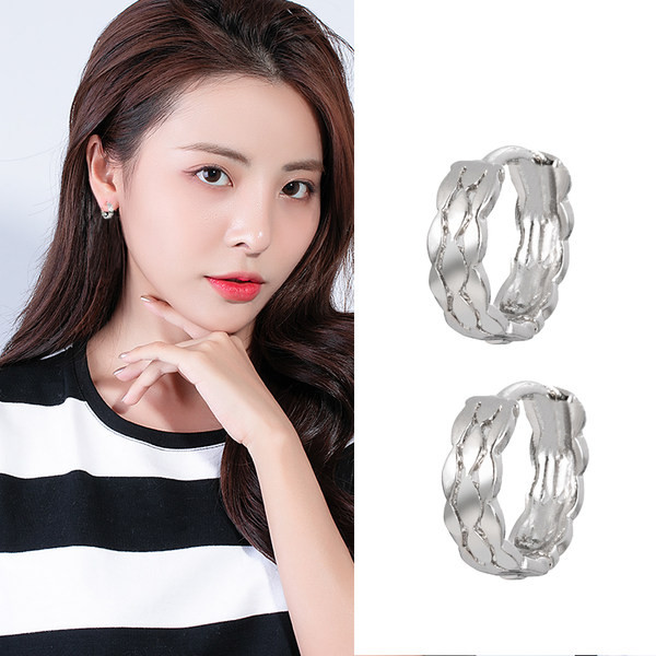 Modern női fülbevaló kerek formában - ezüst színű