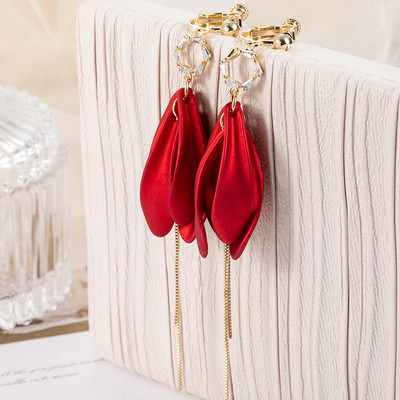 Színes elegáns fülbevaló arany színben