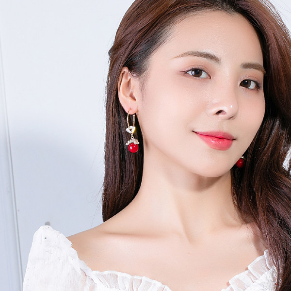 Női fülbevaló - kövekkel díszített gyöngy