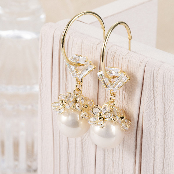 Női fülbevaló - kövekkel díszített gyöngy