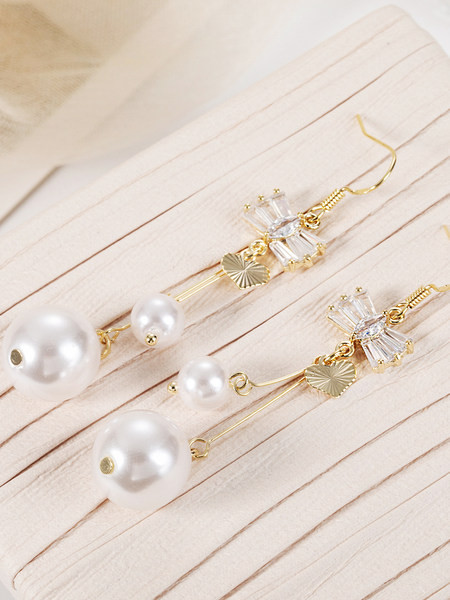 Modern női hosszú fülbevaló kövekkel és gyöngyökkel