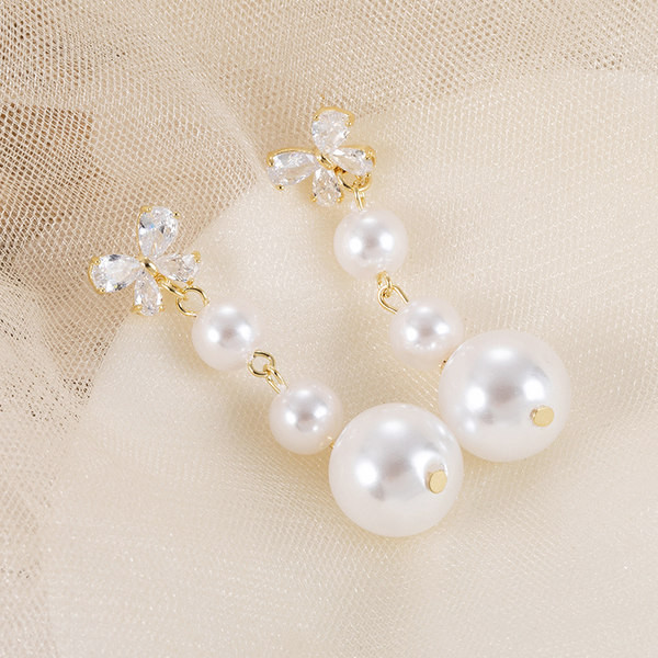 Női fülbevaló – pillangós gyöngy