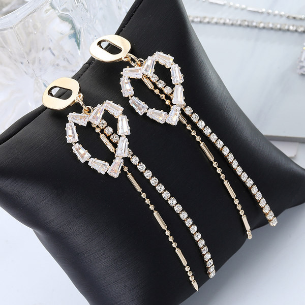 Női fülbevaló kövekkel - arany és ezüst színben