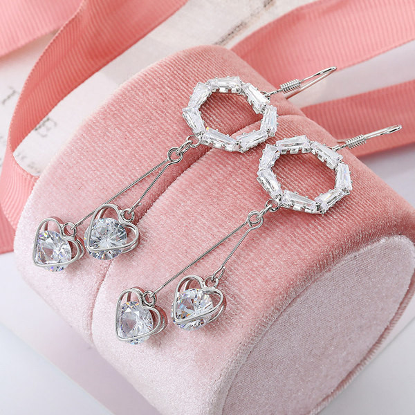 Hosszú női fülbevaló kövekkel