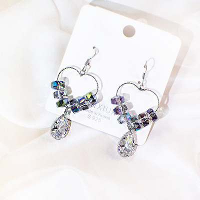 Női fülbevaló - csüngő szívecskével