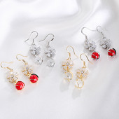 Női fülbevaló - gyöngy virággal