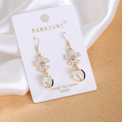 Női fülbevaló - gyöngy virággal