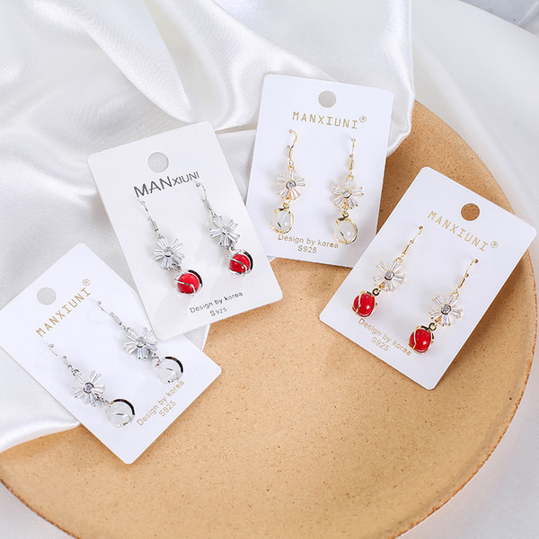 Női fülbevaló - gyöngy virággal