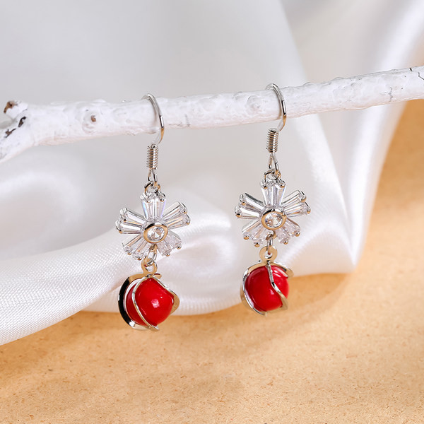 Női fülbevaló - gyöngy virággal