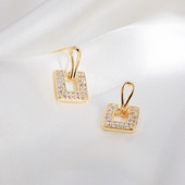 Négyzet alakú női arany fülbevaló