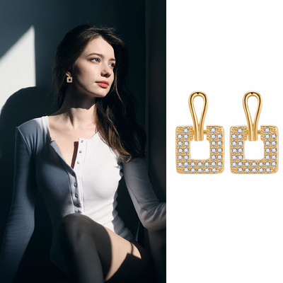 Négyzet alakú női arany fülbevaló