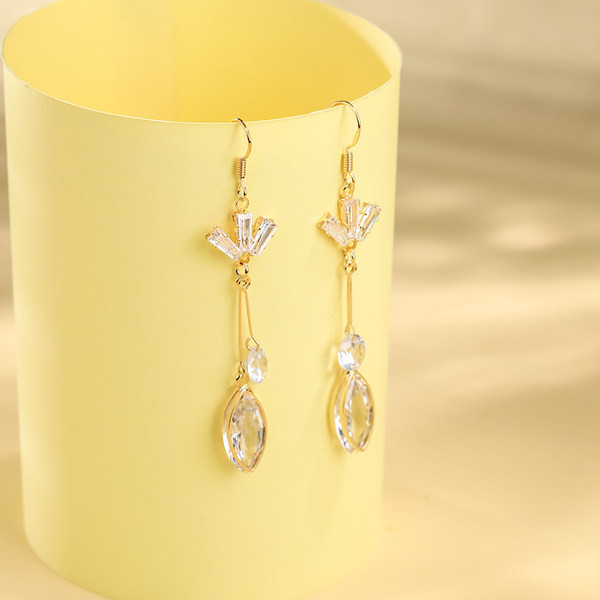 Női hosszú fülbevaló színes kövekkel