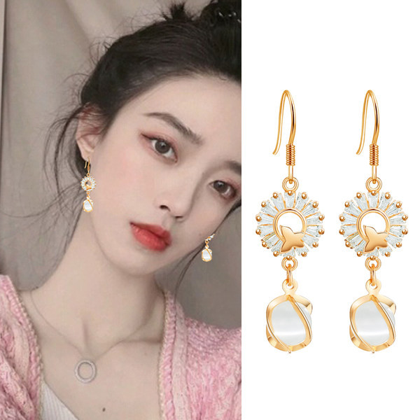 Elegáns női fülbevaló ezüst és arany színben