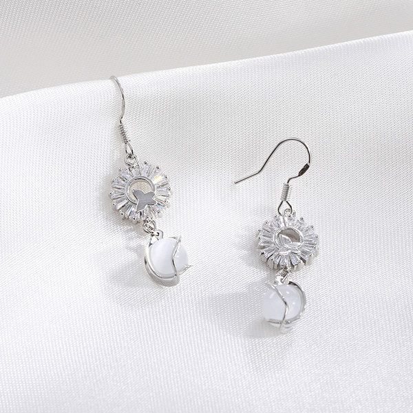 Elegáns női fülbevaló ezüst és arany színben