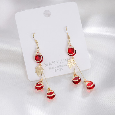 Női fülbevaló arany színű és dekoratív kristályokkal