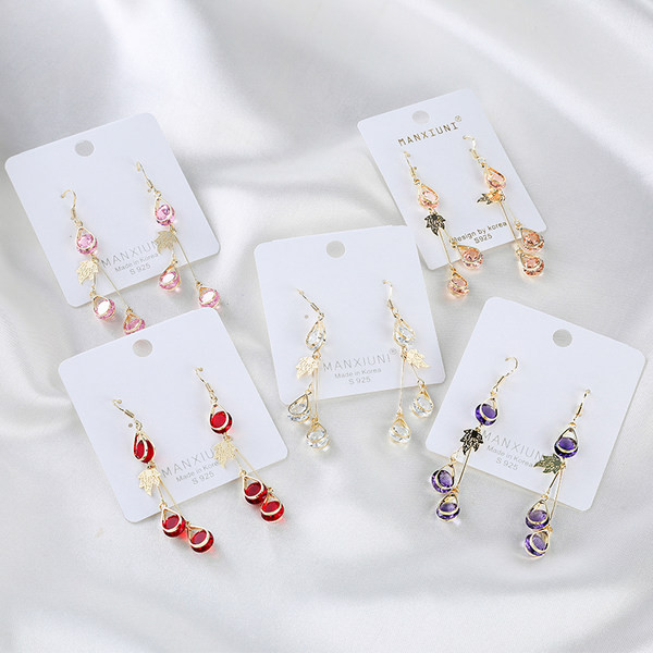 Női fülbevaló arany színű és dekoratív kristályokkal