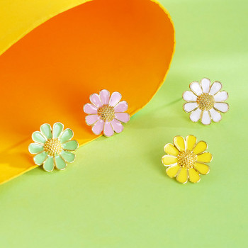 Μικρά γυναικεία σκουλαρίκια με διακοσμητικά λουλούδια