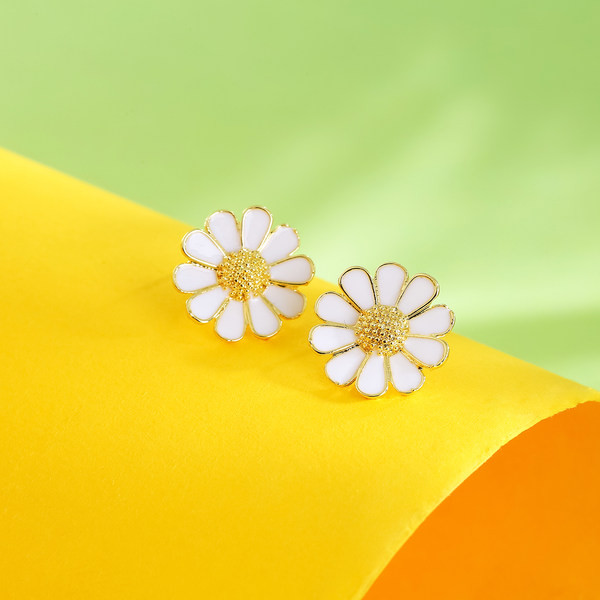 Μικρά γυναικεία σκουλαρίκια με διακοσμητικά λουλούδια