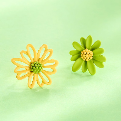 Női virágos fülbevaló különböző színekben