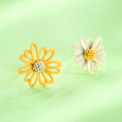 Női virágos fülbevaló különböző színekben