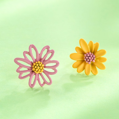 Női virágos fülbevaló különböző színekben