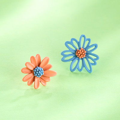 Női virágos fülbevaló különböző színekben