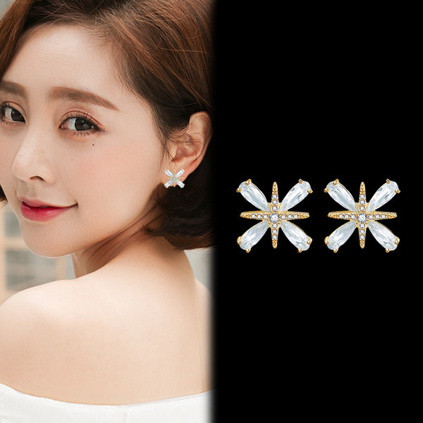 Modern női fülbevaló kövekkel - arany színű